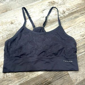 TAHARI sports bra adjustable straps! Size Medium🤍